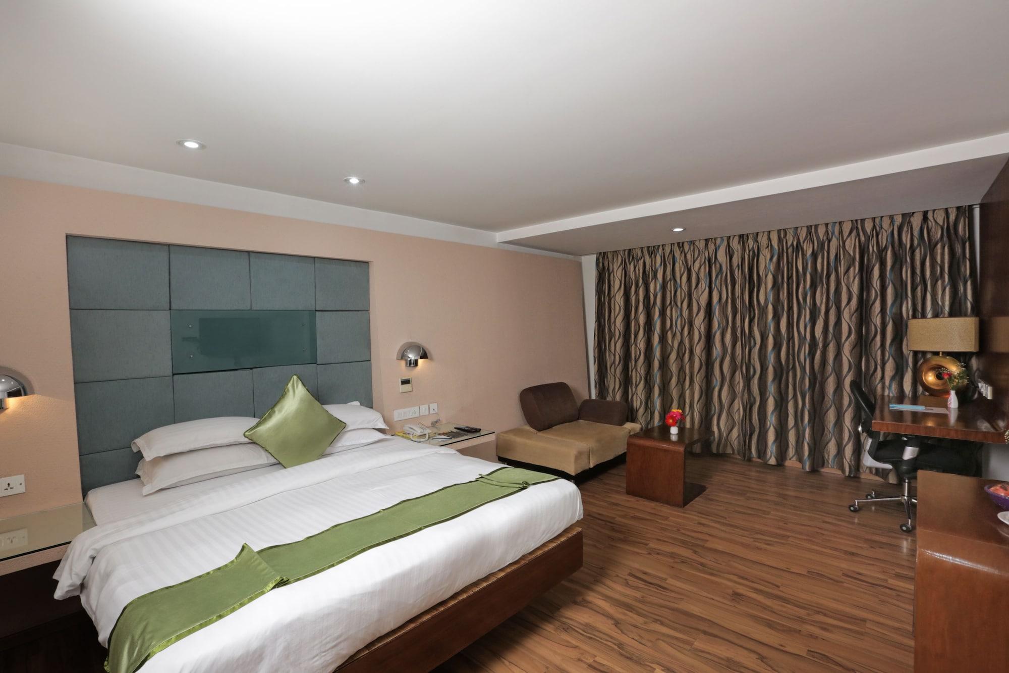 Hotel Trinity Isle Bangalore Ngoại thất bức ảnh